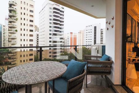 Apartamento à venda com 330m², 4 quartos e 4 vagasVaranda Sala