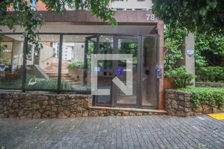 Apartamento à venda com 330m², 4 quartos e 4 vagasFachada e portaria