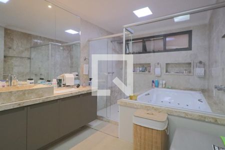 Apartamento à venda com 330m², 4 quartos e 4 vagasBanheiro Suíte 3