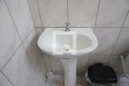 Detalhe do banheiro de casa para alugar com 1 quarto, 44m² em Vila Figueira, Suzano