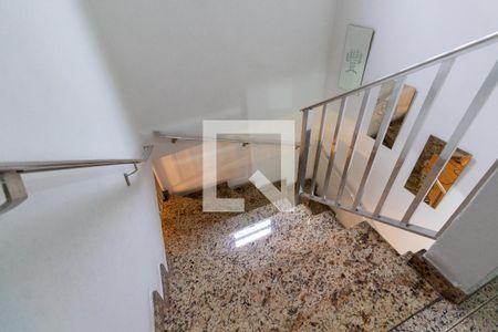 Casa à venda com 163m², 4 quartos e 2 vagasEscada
