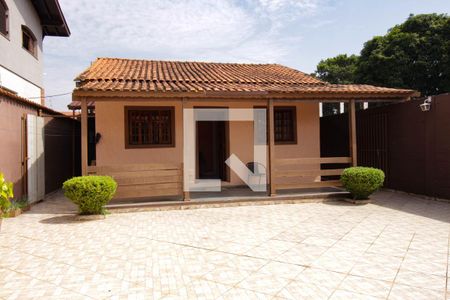 Casa para alugar com 420m², 2 quartos e 10 vagasFachada