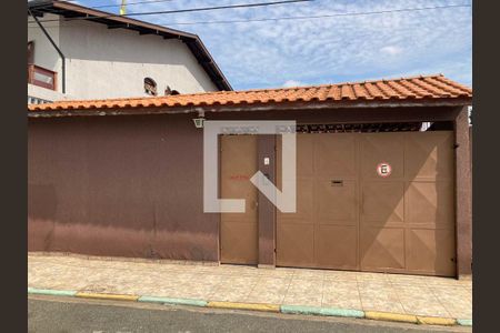 Casa para alugar com 420m², 2 quartos e 10 vagasFachada