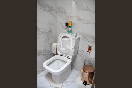 Casa à venda com 165m², 2 quartos e 1 vagaBanheiro 1