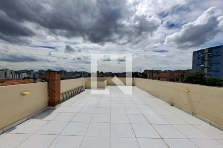 Casa à venda com 370m², 6 quartos e sem vaga Casa à venda com 370m², 6 quartos e sem vagaTerraço