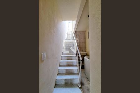 Casa à venda com 370m², 6 quartos e sem vaga Casa à venda com 370m², 6 quartos e sem vagaEscada