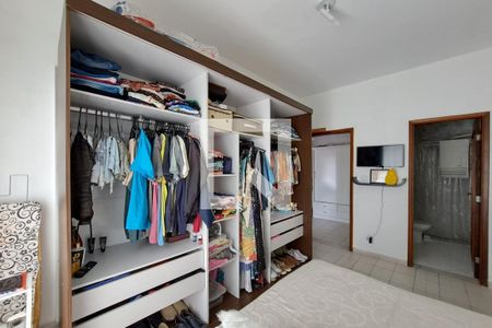 Casa à venda com 370m², 6 quartos e sem vaga Casa à venda com 370m², 6 quartos e sem vagaQuarto 6 - Suíte