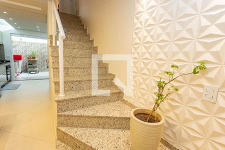 Escada  de casa de condomínio à venda com 2 quartos, 80m² em Centro, Diadema