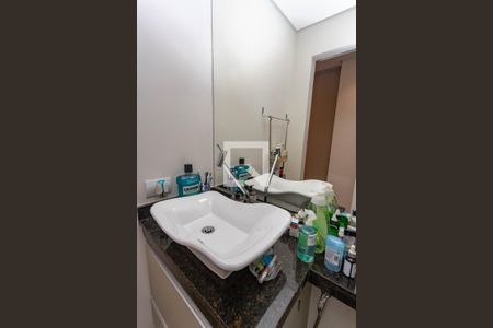 Casa de condomínio à venda com 80m², 2 quartos e 1 vagaBanheiro da suíte 