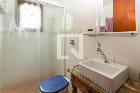 Casa à venda com 142m², 4 quartos e 4 vagas Casa à venda com 142m², 4 quartos e 4 vagasBanheiro Corredor