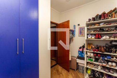 Casa à venda com 142m², 4 quartos e 4 vagas Casa à venda com 142m², 4 quartos e 4 vagasQuarto