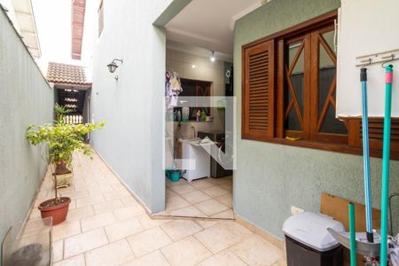 Casa à venda com 142m², 4 quartos e 4 vagas Casa à venda com 142m², 4 quartos e 4 vagasÁrea externa