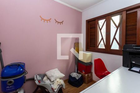 Casa à venda com 142m², 4 quartos e 4 vagas Casa à venda com 142m², 4 quartos e 4 vagasQuarto da área de serviço