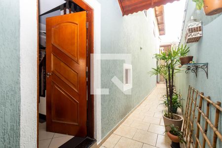 Casa à venda com 142m², 4 quartos e 4 vagas Casa à venda com 142m², 4 quartos e 4 vagasEntrada