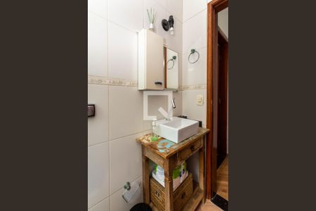 Casa à venda com 142m², 4 quartos e 4 vagas Casa à venda com 142m², 4 quartos e 4 vagasBanheiro Corredor