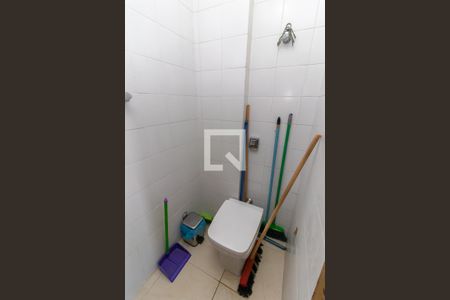Apartamento à venda com 90m², 2 quartos e 1 vaga Apartamento à venda com 90m², 2 quartos e 1 vagaBanheiro de Serviço