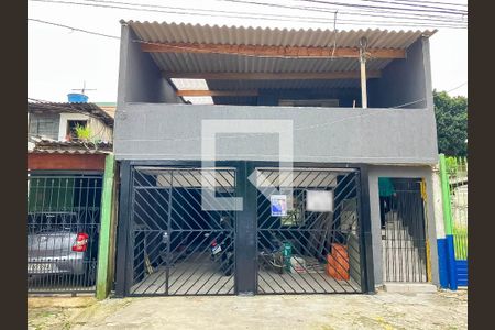 Casa para alugar com 60m², 3 quartos e 1 vaga Casa para alugar com 60m², 3 quartos e 1 vagaFachada