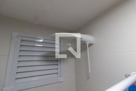 Apartamento para alugar com 74m², 2 quartos e 1 vagaDetalhe do banheiro social