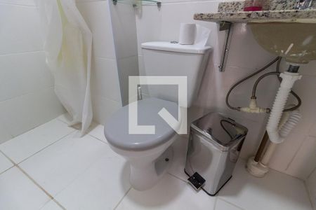 Apartamento para alugar com 74m², 2 quartos e 1 vagaDetalhe do banheiro social