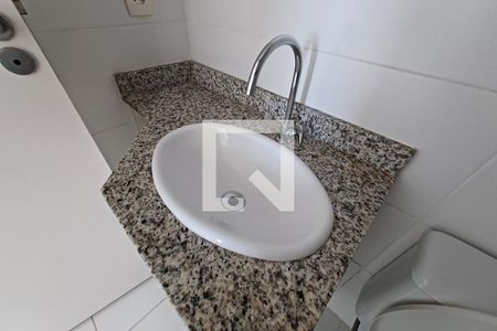 Apartamento à venda com 65m², 2 quartos e 1 vaga Apartamento à venda com 65m², 2 quartos e 1 vagaBanheiro Social