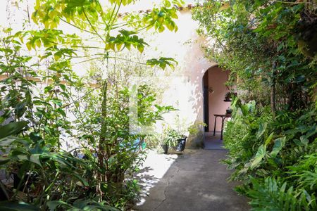 Casa à venda com 204m², 2 quartos e 3 vagas Casa à venda com 204m², 2 quartos e 3 vagasQuintal