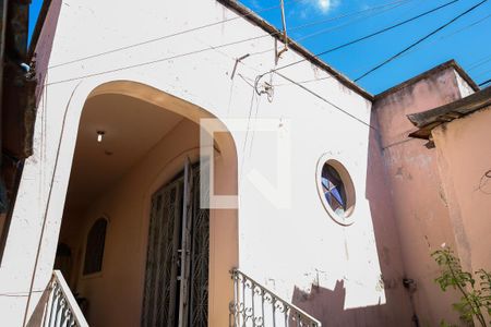 Casa à venda com 204m², 2 quartos e 3 vagas Casa à venda com 204m², 2 quartos e 3 vagasQuintal