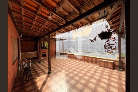 Casa à venda com 252m², 7 quartos e 3 vagas Casa à venda com 252m², 7 quartos e 3 vagasQuintal