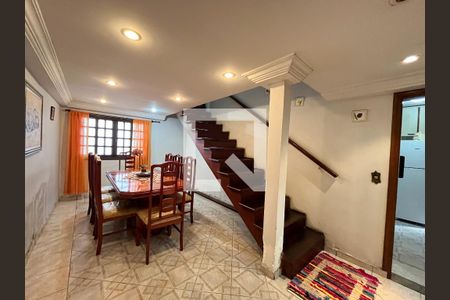 Casa à venda com 252m², 7 quartos e 3 vagas Casa à venda com 252m², 7 quartos e 3 vagasCopa