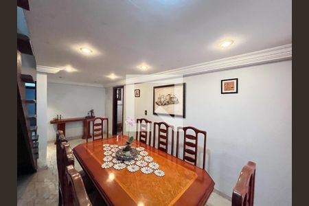 Casa à venda com 252m², 7 quartos e 3 vagas Casa à venda com 252m², 7 quartos e 3 vagasCopa