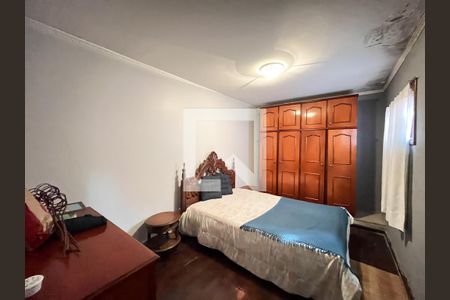 Casa à venda com 252m², 7 quartos e 3 vagas Casa à venda com 252m², 7 quartos e 3 vagasQuarto 4