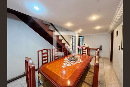 Casa à venda com 252m², 7 quartos e 3 vagas Casa à venda com 252m², 7 quartos e 3 vagasCopa