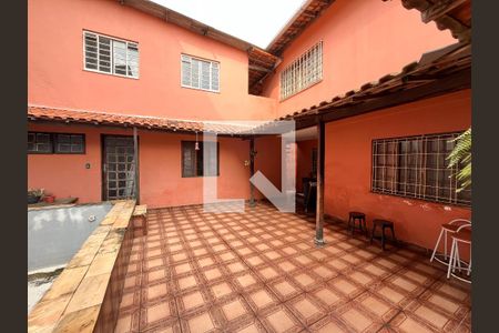 Casa à venda com 252m², 7 quartos e 3 vagas Casa à venda com 252m², 7 quartos e 3 vagasQuintal