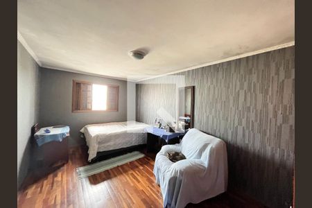 Casa à venda com 252m², 7 quartos e 3 vagas Casa à venda com 252m², 7 quartos e 3 vagasQuarto 2