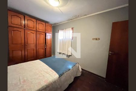 Casa à venda com 252m², 7 quartos e 3 vagas Casa à venda com 252m², 7 quartos e 3 vagasQuarto 4