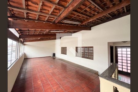 Casa à venda com 252m², 7 quartos e 3 vagas Casa à venda com 252m², 7 quartos e 3 vagasÁrea comum