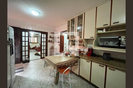 Casa à venda com 252m², 7 quartos e 3 vagas Casa à venda com 252m², 7 quartos e 3 vagasCozinha
