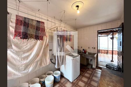 Casa à venda com 252m², 7 quartos e 3 vagas Casa à venda com 252m², 7 quartos e 3 vagasÁrea de Serviço