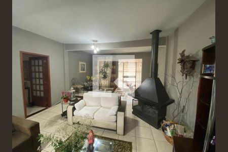 Casa à venda com 4 quartos, 280m² em Chácara das Pedras, Porto Alegre