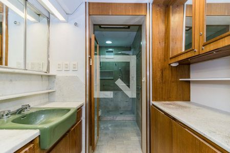 Casa à venda com 278m², 4 quartos e 4 vagas