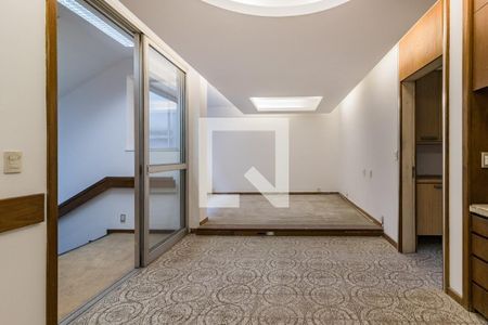 Casa à venda com 278m², 4 quartos e 4 vagas