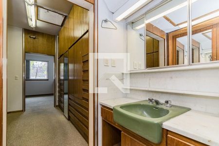 Casa à venda com 278m², 4 quartos e 4 vagas