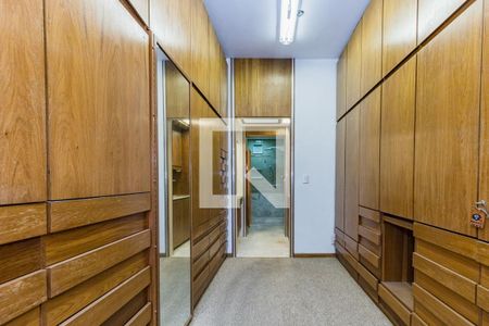 Casa à venda com 278m², 4 quartos e 4 vagas