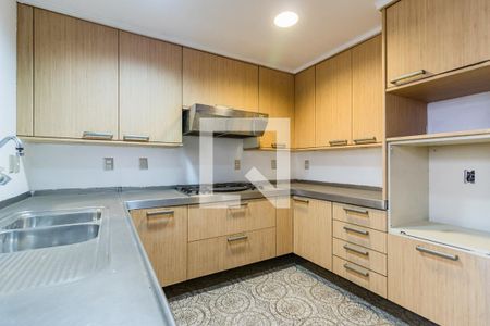 Casa à venda com 278m², 4 quartos e 4 vagas