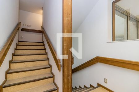 Casa à venda com 278m², 4 quartos e 4 vagas