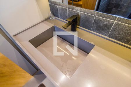 Apartamento à venda com 90m², 2 quartos e 2 vagasDetalhe do Banheiro da Suite