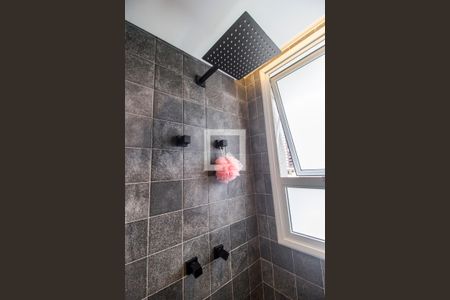 Apartamento à venda com 90m², 2 quartos e 2 vagasDetalhe do Banheiro da Suite