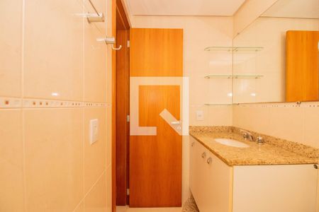 Apartamento à venda com 74m², 2 quartos e 2 vagasBanheiro da Suíte