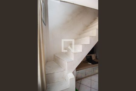 Casa à venda com 320m², 5 quartos e 1 vagaCasa 2 - Escada