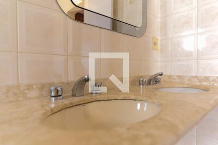 Apartamento à venda com 148m², 4 quartos e 4 vagasBanheiro da Suíte 1