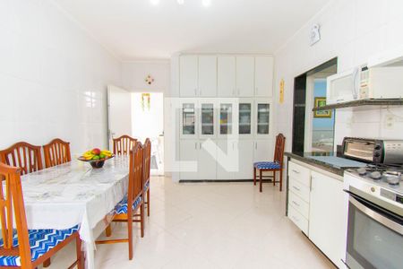 Casa à venda com 363m², 3 quartos e 4 vagas Casa à venda com 363m², 3 quartos e 4 vagasCozinha